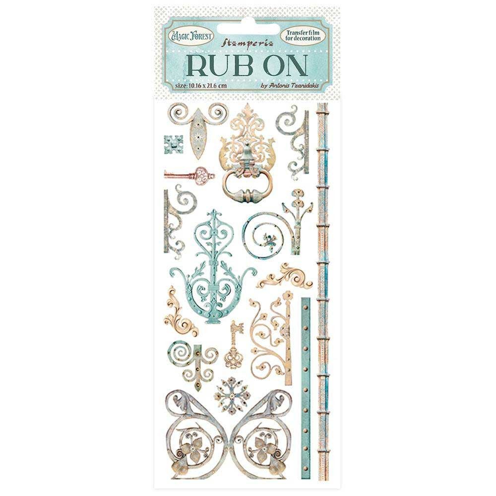 Stamperia Magic Forest-sleutels en -decoraties wrijven erop